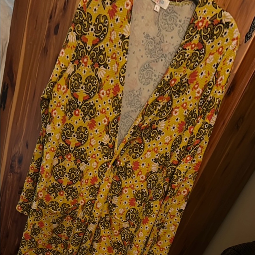 Women’s yellow duster Lularoe duster never worn.
